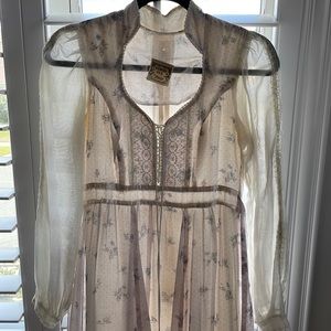 Vintage floral dress with long sleeves